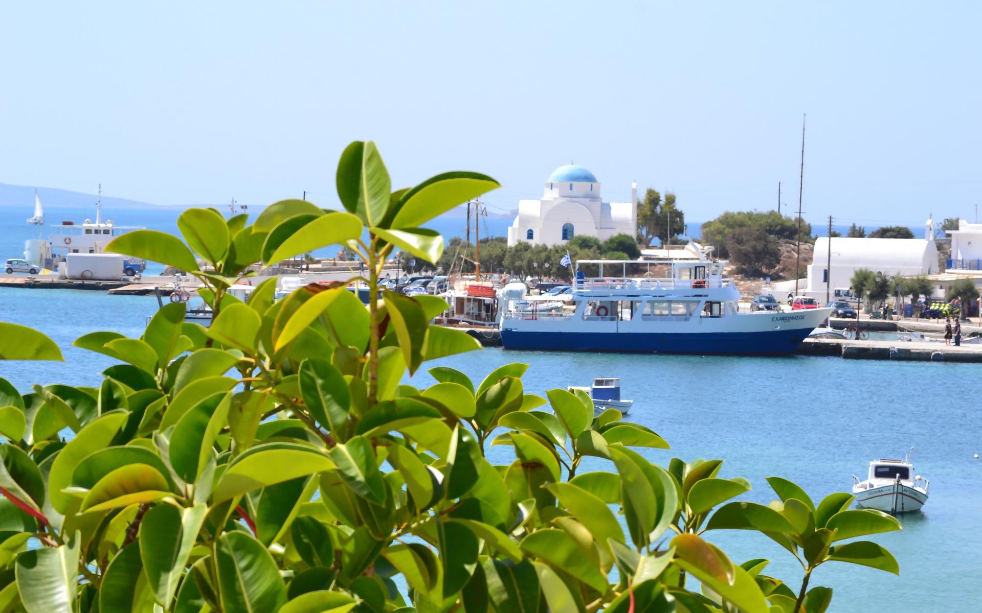 Artemis Hotel on the beach in Antiparos